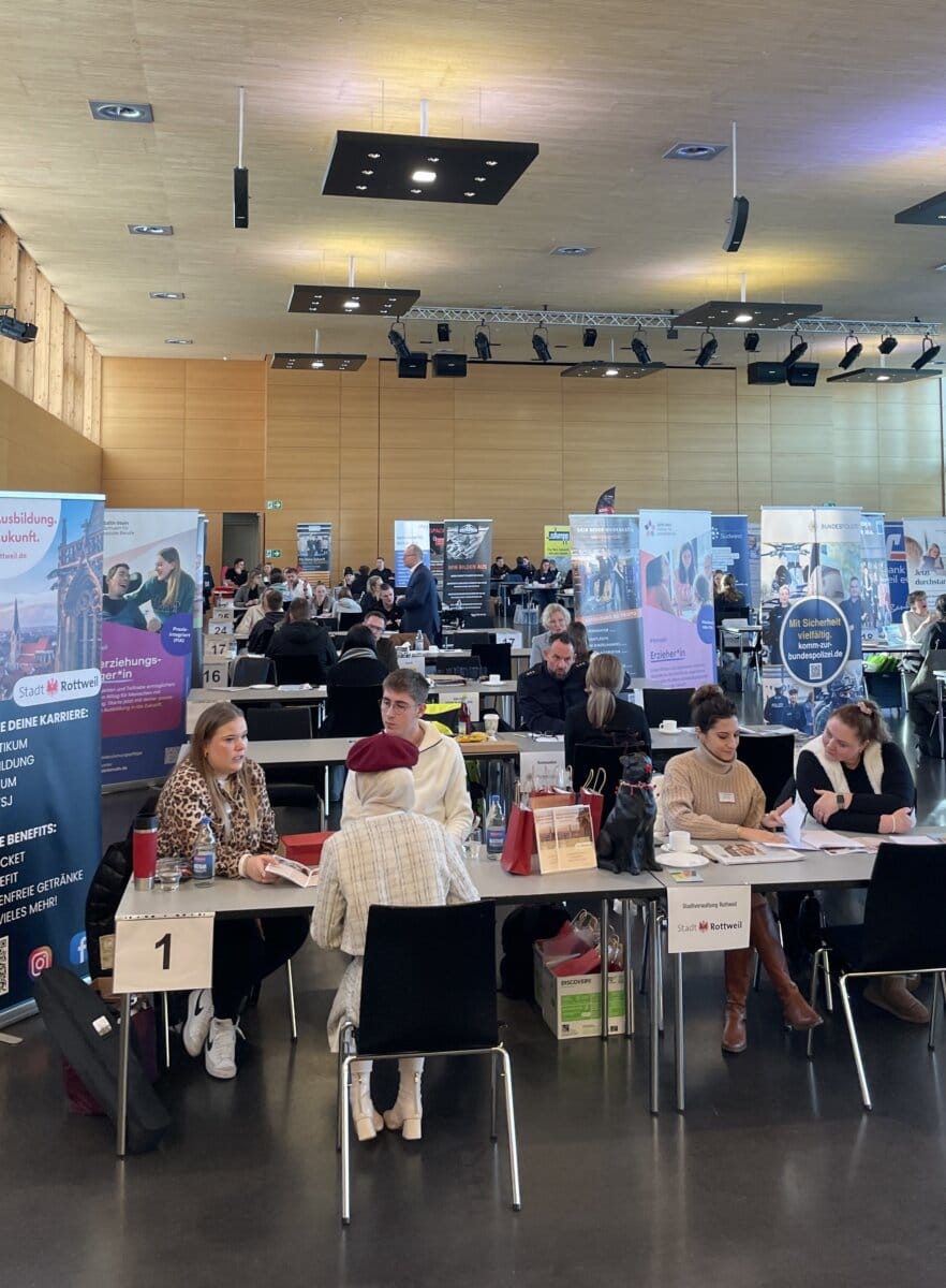 Vorbereitete Gespräche und persönliche Begegnungen beim Azubi-Speed-Dating in Rottweil