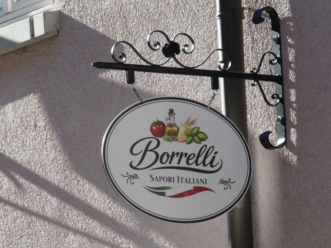 mit stechschild borrelli sapori italiani in der holengrabengasse 14 p1180485