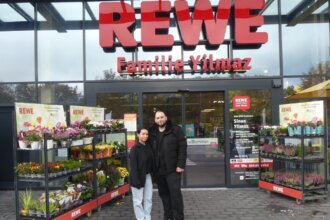 v.l.n.r.: Vanessa und Sinan Yilmaz, Rewe-Markt Rottweil – Rottweil