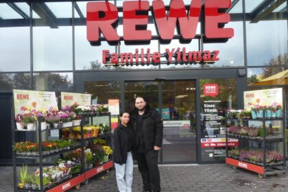 v.l.n.r.: Vanessa und Sinan Yilmaz, Rewe-Markt Rottweil – Rottweil