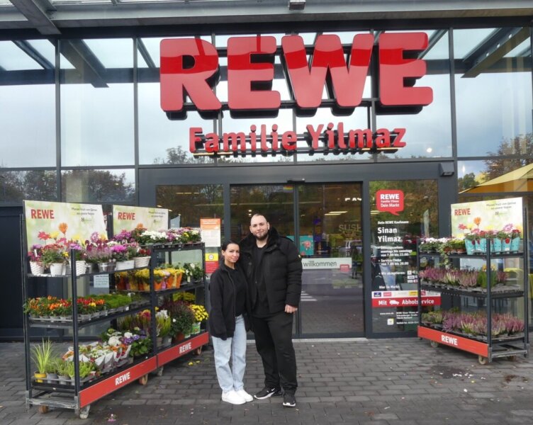 v.l.n.r.: Vanessa und Sinan Yilmaz, Rewe-Markt Rottweil – Rottweil