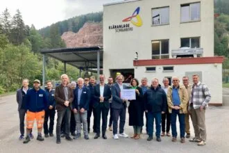 übergabe förderbescheid kläranlage schramberg (2).jp g