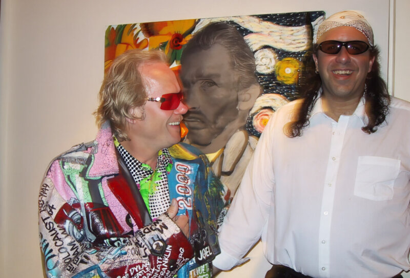Bernhard Merz (links) mit dem Künstler Steve Kaufmann, der vor 25 Jahren die erste Ausstellung in der Etage2 bestritt.