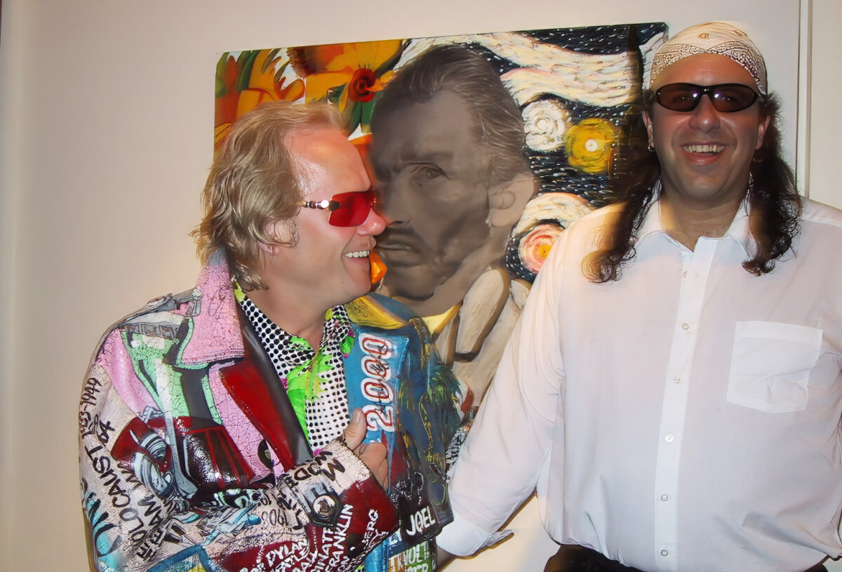 Bernhard Merz (links) mit dem Künstler Steve Kaufmann, der vor 25 Jahren die erste Ausstellung in der Etage2 bestritt.