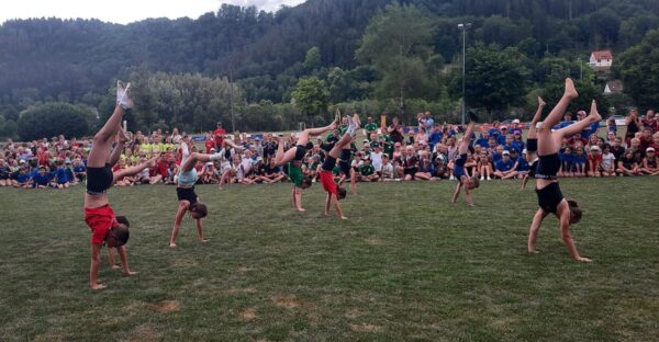 260723 kitufehandstand