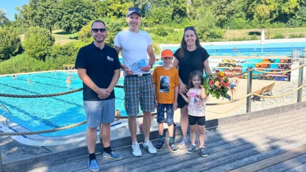 ehrung 100.000 badegast freibad 2026 bild zur pm querformat
