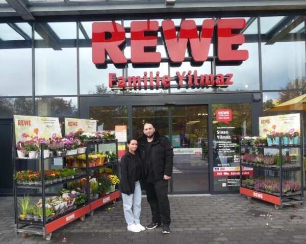v.l.n.r.: Vanessa und Sinan Yilmaz, Rewe-Markt Rottweil – Rottweil
